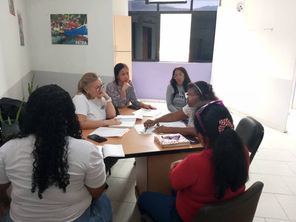 #Hoy #16Ene Desde la oficina Social y Comunal del <a href="/concejo_oficial/">Concejo Municipal Ambrosio Plaza</a> reunión de trabajo para la planificación de las 4 áreas de trabajo para el plan operativo 2024 #SeguimosLegislandoJuntoAlPueblo #TransformarPorElFuturo <a href="/HectoRodriguez/">Héctor Rodríguez C.</a> <a href="/NicolasMaduro/">Nicolás Maduro</a> <a href="/jorgerpsuv/">Jorge Rodríguez</a> <a href="/Galindez_vzla/">Antonio  Galindez</a>
