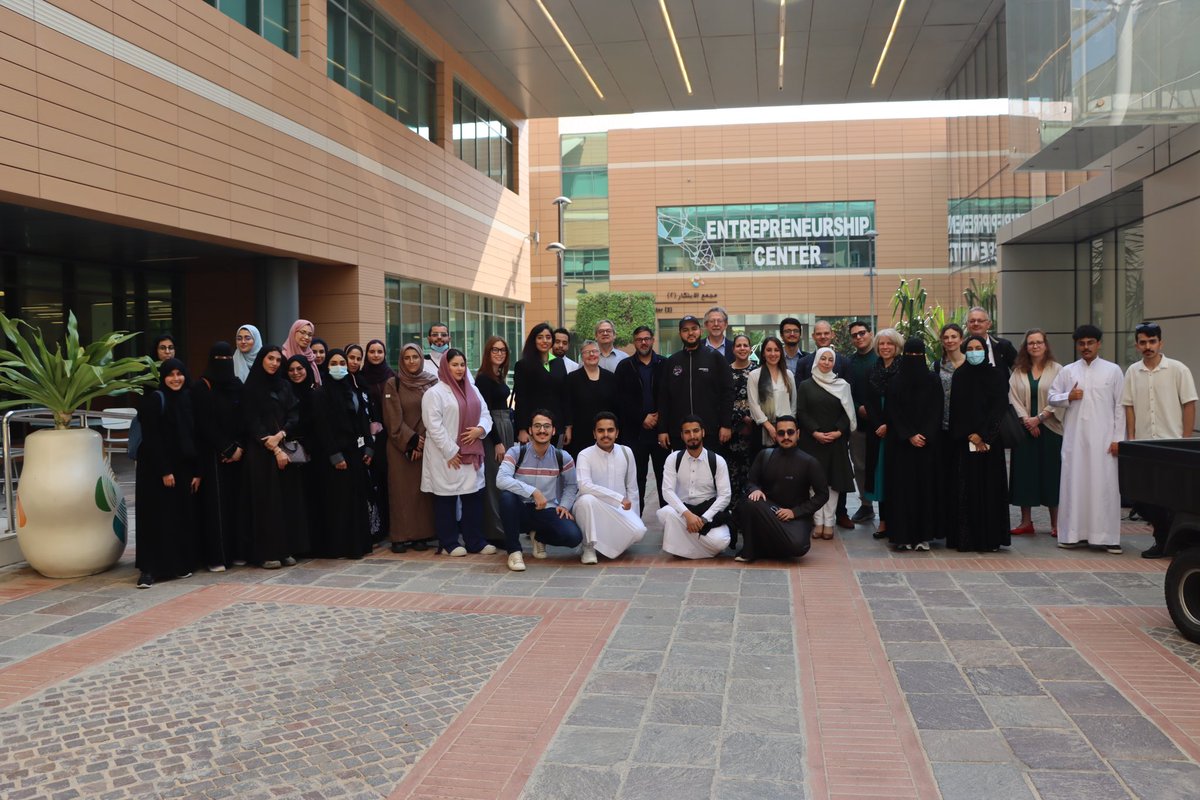 الحمدلله♥️.

أكملت برنامج الصحة في الأرض و الفضاء و الذي قدمه فريق من أبرز العلماء من جامعة اكسفورد و وكالة ناسا الاميركية و العديد من الجهات العالمية البحثية، وأُختتمت بـزيارة معمل الابتكار في الفضاء في جامعة كاوست ثم الحصول على فرصة إرسال تجربة إلى محطة الفضاء الدولية⭐️ 🛰️.