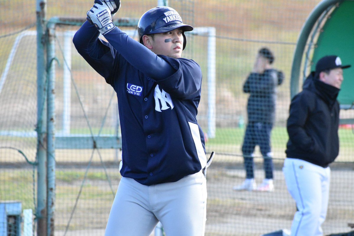 111Slugger's tweet photo. 今年もシーズン始まりました⚾️
たくさんの人と出会い
野球の話をして
勝って喜んで
負けて悔しがって
打てなくて落ち込んで
打ってはしゃいで
色々な感情を味わえる
最高の1年にしたいと思います💪
皆さん今年もよろしくお願いします🔥
#社会人野球と軟式野球の二刀流
#ノマドヤンキース
#SUNHD https://t.co/ur5yGqL4D6