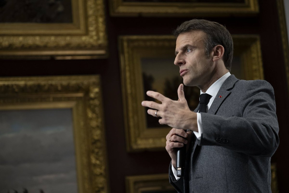 🚨🇫🇷 Les annonces d'Emmanuel #Macron 'pour que la France reste la France' :

Sur l'école
- Tenue unique possiblement généralisée en 2026
- Régulation de l'usage des écrans par les enfants
- Apprentissage de La Marseillaise 'indispensable'
- Retour du théâtre obligatoire et de