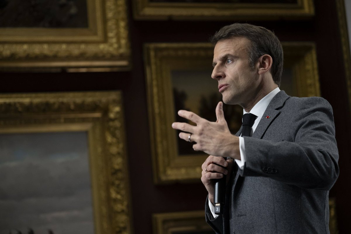 🚨🇫🇷 Les annonces d'Emmanuel #Macron "pour que la France reste la France" :

Sur l'école
- Tenue unique possiblement généralisée en 2026
- Régulation de l'usage des écrans par les enfants
- Apprentissage de La Marseillaise "indispensable"
- Retour du théâtre obligatoire et de