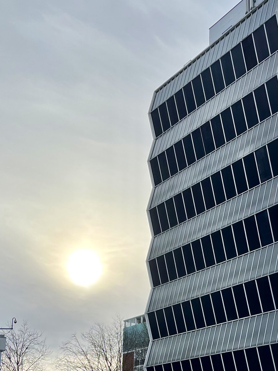 Therese_LW's tweet photo. Wintry sun on #renoldbuilding #umist #modernist https://t.co/xEWarvCDt3