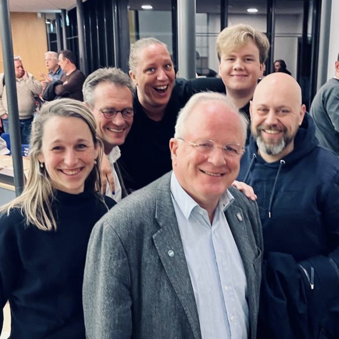 CDALdamVburg's tweet photo. Blij met het nieuws dat in de Eerste Kamer een meerheidheid vóór de #spreidingswet is! Met deze wet doen we recht aan al die gemeenten bij wie het water nu aan de lippen staat.
.
#Solidariteit #Zorgvoorelkaar #GespreideVerantwoordelijkheid #Samenkunnenwemeer #RechtDoen https://t.co/dPxo3NTjy0