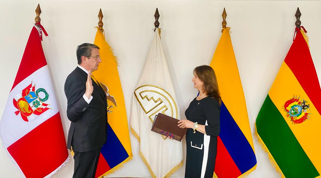 Hoy, 16 de enero del 2024, el <a href="/TJCA_oficial/">Tribunal de Justicia de la Comunidad Andina</a> eligió y posesionó al Magistrado Íñigo Salvador Crespo como nuevo Presidente de la institución por el periodo comprendido entre el 16 de enero del 2024 al 15 de enero del 2025. #Bolivia #Colombia #Ecuador #Perú