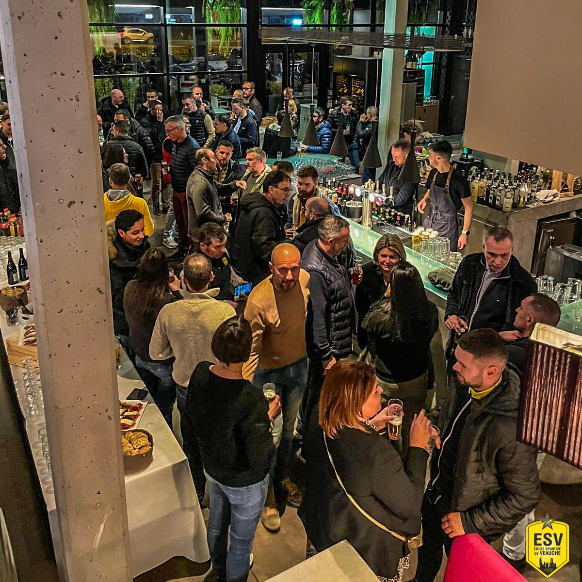 esveauche_off's tweet photo. [ESV BUSINESS CLUB] 🤝

150 personnes étaient au rendez-vous des vœux 🤝 de l'ESV Business Club chez notre partenaire Restaurant La Conciergerie Andrézieux. 

#teamesv💛🖤 https://t.co/Mtvco38g2j