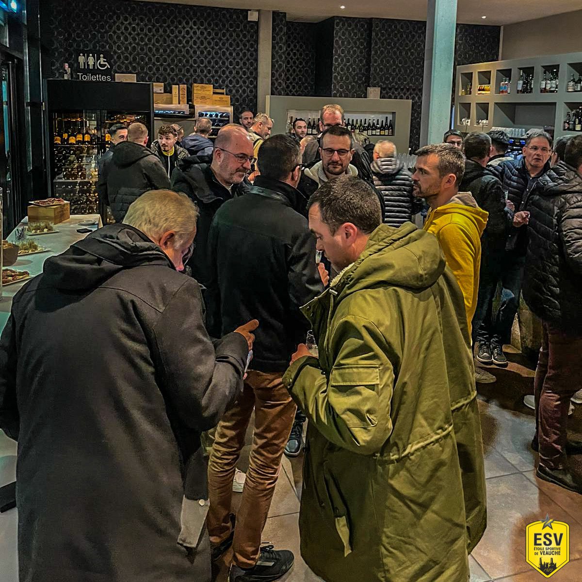 esveauche_off's tweet photo. [ESV BUSINESS CLUB] 🤝

150 personnes étaient au rendez-vous des vœux 🤝 de l'ESV Business Club chez notre partenaire Restaurant La Conciergerie Andrézieux. 

#teamesv💛🖤 https://t.co/Mtvco38g2j