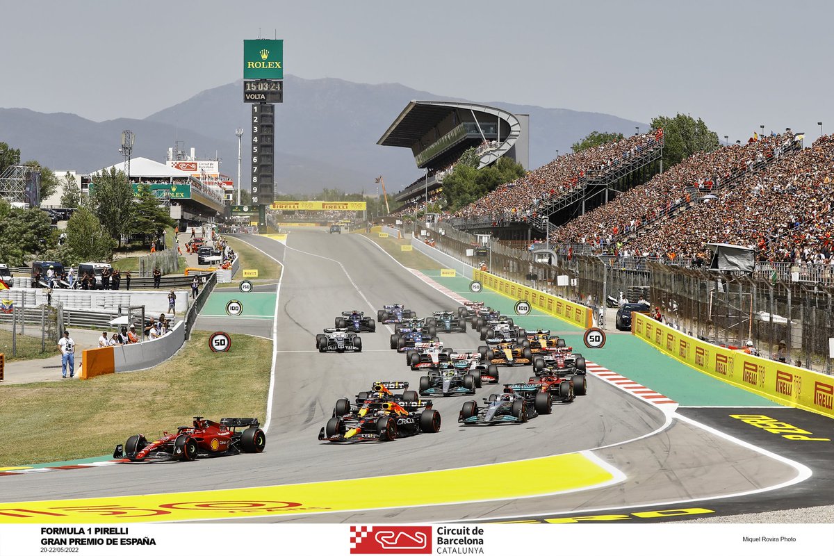 F1_Papi's tweet photo. La F1 pierde otra carrera en un autodromo.

Más carreras en circuitos callejeros que no aportan nada.

Madrid le quita la F1 a Barcelona, porque pagaron más. El costo se le pasa a los asistentes a través de tickets más caros.

Muy mal la verdad. https://t.co/oBg1NmTB2G