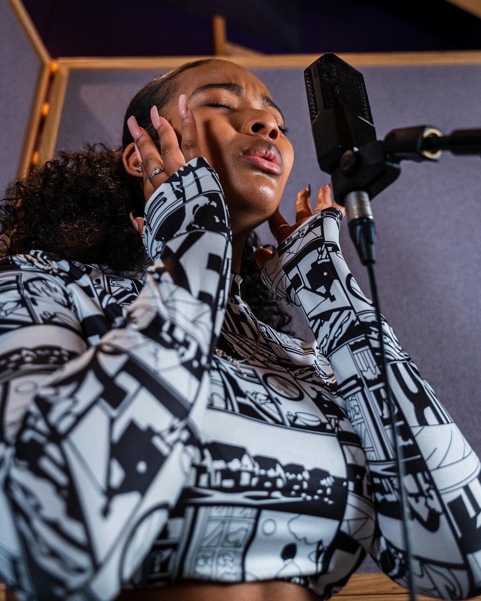Young_Athena_'s tweet photo. Getting ready 🎙️ for the ‘Live to Vinyl’ experience on 27th January 2024 @MetropStudios , sponsored by @MastercardUK ❤️🧡

Tickets at £35.00 include single sleeve artwork, pressed vinyl record, and shipping. 

Book your tickets here: https://t.co/teyE9qPFgB https://t.co/QUTRAaOts6