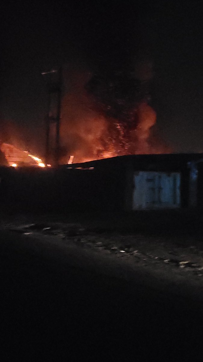 dipoaina1's tweet photo. Happening in #Portharcourt right now
A gas plant is on fire 🔥
#ShellPH

 https://t.co/A3prFL6gWo