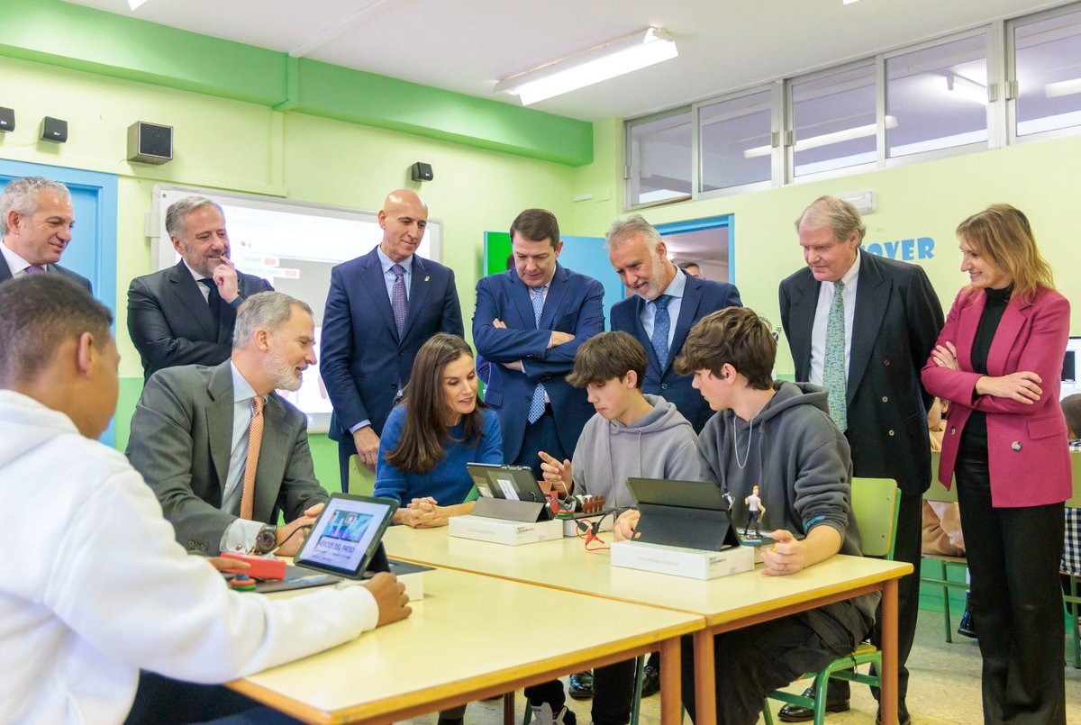 CEIPGumersindo's tweet photo. Hace 4 años l@s alumn@s de Quinto y sexto elaboraron los proyectos que con orgullo presentaron a Sus Majestades. Hoy continúan sus estudios ❤️y se siguen sintiendo orgullosos de formar parte de Nuestro mundo de colores. ¡Cumpliendo sueños! @FPdGi @CasaReal @educacyl https://t.co/opmhV8scnk
