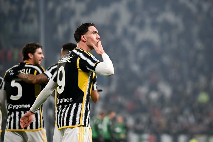 #JuveSassuolo grazie grazie... grazie a tutti e saluti alla #TrinceaJuve!!!! <a href="/gianper/">gianper</a> <a href="/matusa69/">Andrea Uggetti</a> <a href="/VitoSodano/">Vito Sodano</a> <a href="/giancarlosudano/">Giancarlo Sudano</a> @Contz <a href="/mattscanna/">Matteo Scannavini</a> <a href="/mikid303/">Michele Donati</a>