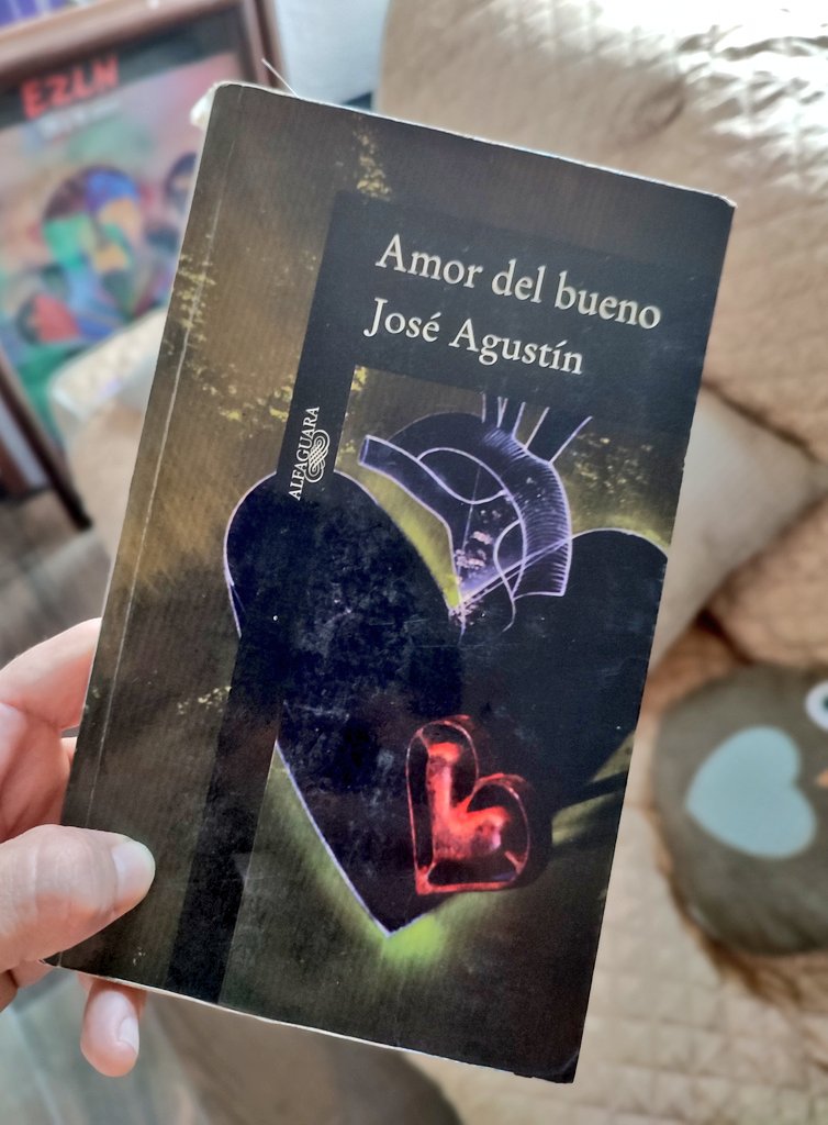 AntarMartinez's tweet photo. Buen viaje al querido José Agustín, quien marcó mis lecturas y sentires de adolescencia. Si no recuerdo mal, este fue el primer libro que compré con mi trabajo, como a los 14 o 15 a. Gracias por las palabras y las vibras 🙏 https://t.co/0T8pBqF82U