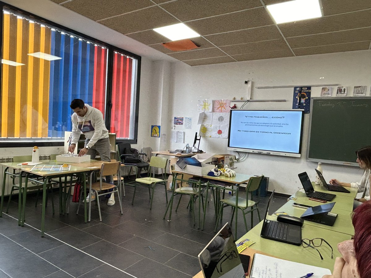 ceipkantica's tweet photo. 🤖Los profes continuamos  con la formación en Robótica 🦾 Con T de #centroBITS @educacyl Más 📲 https://t.co/nXq1zzyI90 https://t.co/wZe47UJ4qd