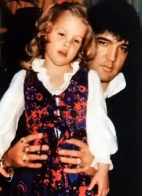 Regan (Rae) tweet media