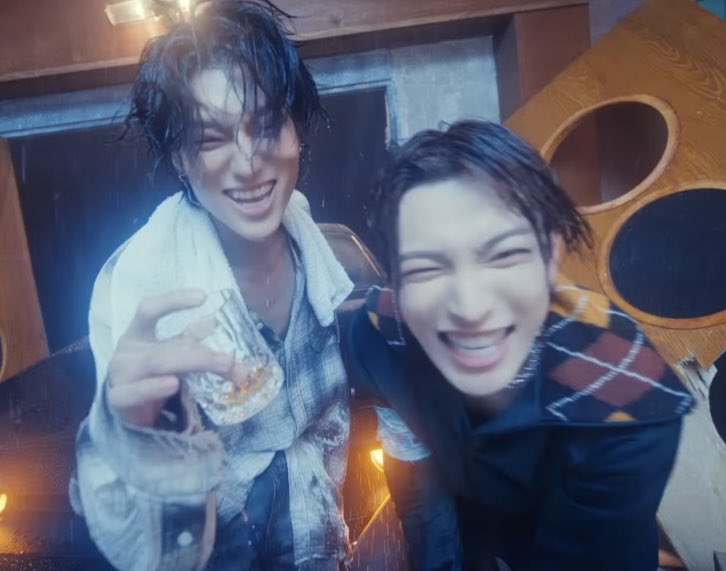 callme_inna's tweet photo. Isn’t it them? 😅 https://t.co/Zll4GYvI6h