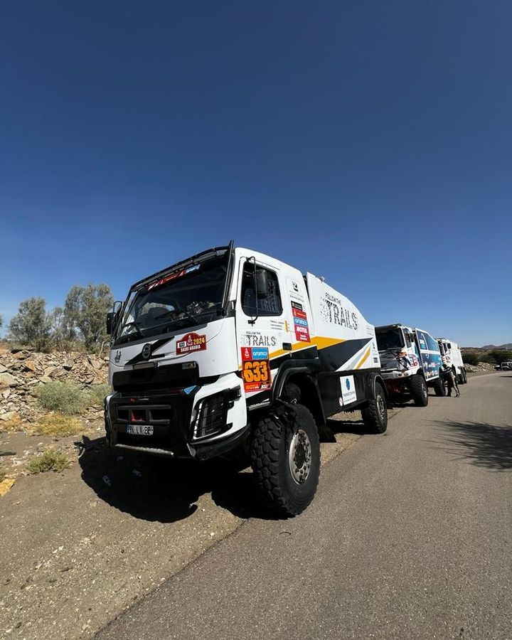 CompetitionSta's tweet photo. Départ ce matin pour l'étape 7, attente des camions et c'est reparti pour le deuxième semaine de course...STACOMPETITION...DKR24...
#rallye #dakar2024 #rallyeraid #assistance #rallyraidassistance #stacompetition #zahidgroup #zahidtractor #cvdzahidtractor #saudiarabia #volvotrucks https://t.co/Q6zhJ4PHDO