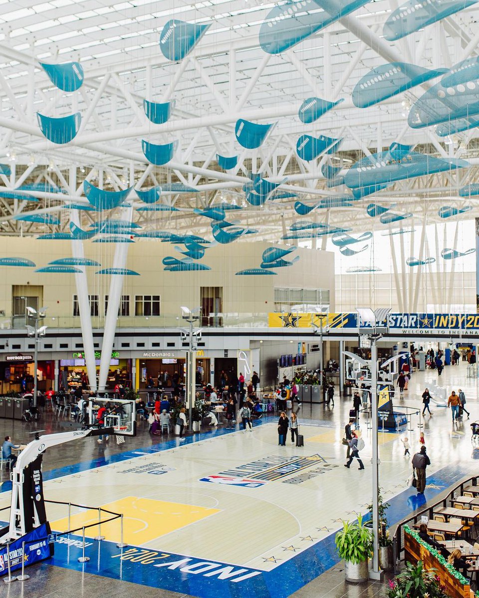 sportingnewses's tweet photo. Así luce el aeropuerto de Indianápolis mientras se prepara para recibir al #NBAAllStar ⭐️

 📷 @NBAAllStar https://t.co/m6S70gutCq