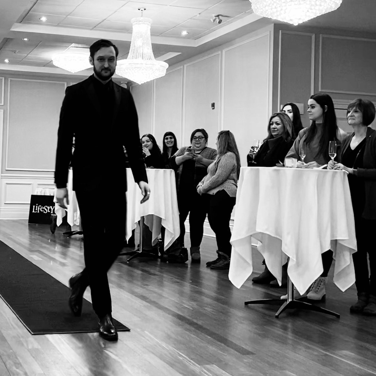 davidewhite's tweet photo. A heartfelt thank you to all those who attended the first London Luxury Wedding Show, turning it into an unforgettable affair!
🥂 Here's to the couples plaining their fairy-tale weddings and to all the vendors who brought their A-game, making the show an afternoon to remember! https://t.co/zzFrnbh5r5