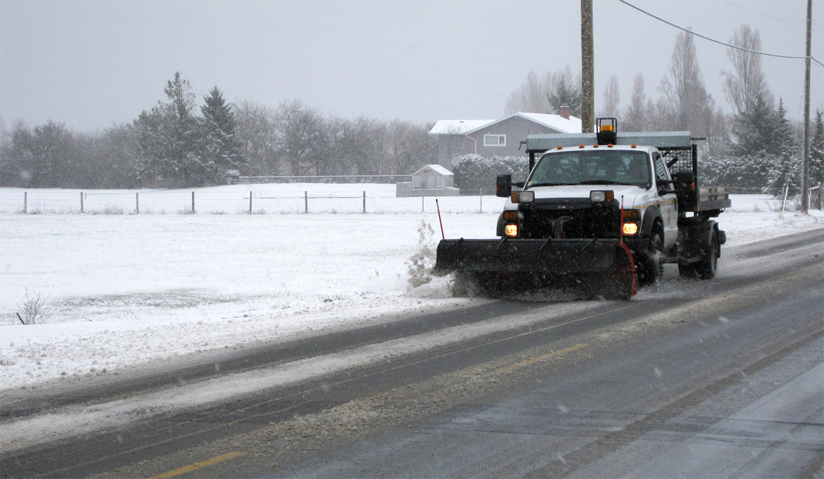 It's winter! You remember winter, right?! According to Environment Canada, we can expect freezing rain and snow this evening. Plan ahead! Give yourself plenty of time to get somewhere. For more info on the District's winter road maintenance plan: northsaanich.ca/services/winte…