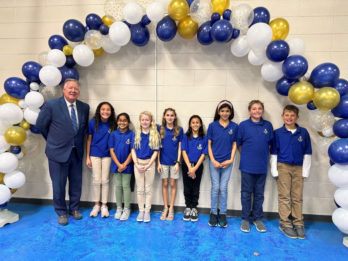 FWCommSchools's tweet photo. As a 2022 National Blue Ribbon School, #Croninger aims for excellence in all they do. Students will find caring staff who create an engaging, communication and technology-enriched atmosphere which inspires students to become critical thinkers. #MeetTheMagnets https://t.co/5o8mYRgRWD