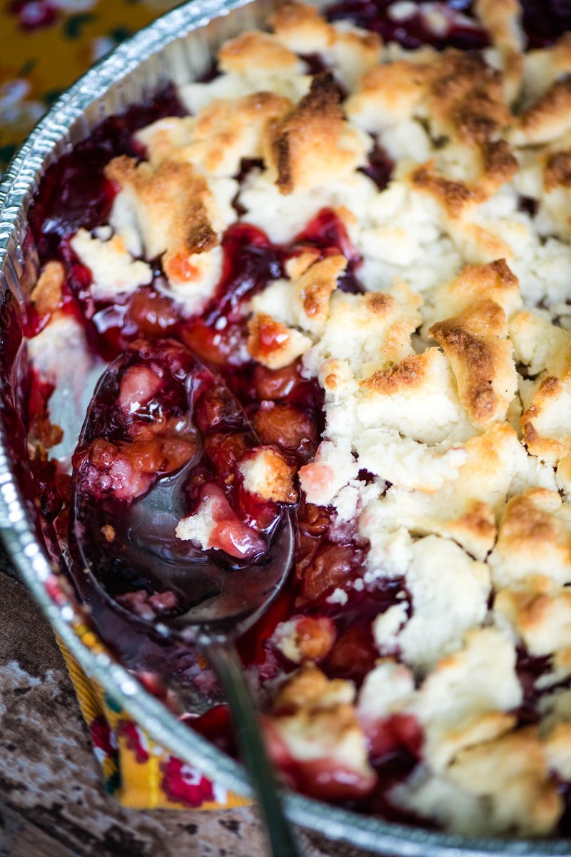 How to make a delicious Dutch oven cherry cobbler with canned cherry pie filling and a scrumptious homemade crumble topping. Quick and easy, old-fashioned campfire cobbler recipe that the whole family will love! adventuresofmel.com/dutch-oven-che… #campingrecipes