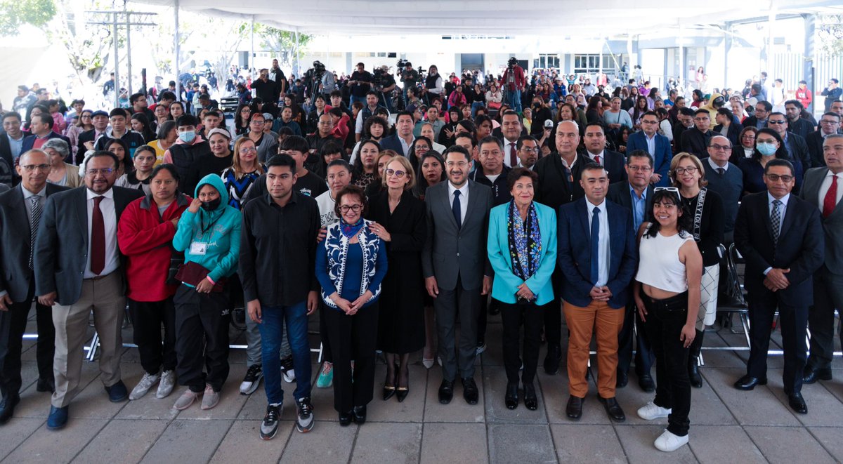 martibatres's tweet photo. ¡Día histórico!
¡Pase automático de las Prepas del Gobierno de la Ciudad a la Universidad Rosario Castellanos!

Firmamos el acuerdo para que los estudiantes egresados del @IEMS_CDMX pasen automáticamente a una de las licenciaturas que ofrece la @URCastellanos_

Así facilitamos el acceso de los jóvenes a la educación superior.

#GobiernoConAcentoSocial