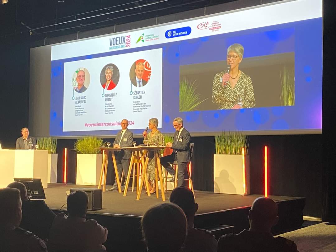 Hier lancement de 2024 aux acteurs économiques du 79 👍 Une belle  soirée autour de l'intelligence artificielle  avec Gilles Babinet co-président du conseil du numérique et  Xavier Marzec de  l'agence Anode 💪🙏👍
Quasiment 600 personnes pour les vœux des  chambres consulaires 🙂