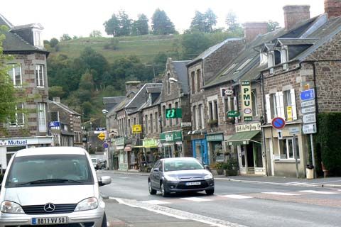 france_images's tweet photo. #Gavray is a nice little market town it is overlooked by a hill with a ruined Norman castle 

https://t.co/tqa5lslbQV #France 🇨🇵 #travel #photo #Normandy https://t.co/e3424FofX8