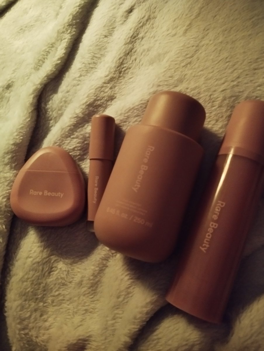 Slayingomez___'s tweet photo. after a long day you need a little relax with my #FindComfort โ๏ธ๐ซง๐๐ปโโ๏ธ๐ฉทโจ
@rarebeauty @SelenaFanClub @selenagomez https://t.co/30KigXHIuO