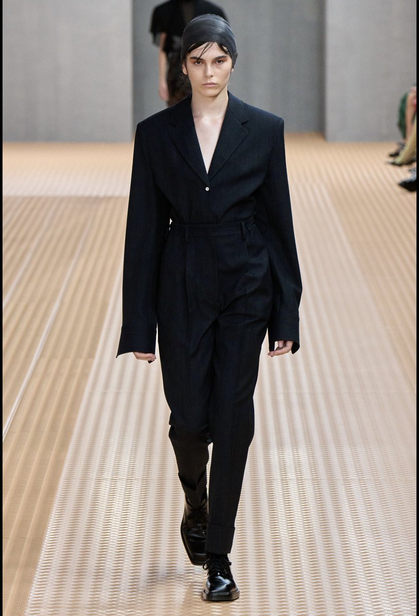 solovyulka's tweet photo. #totalblack 🖤 I love this #fashiontrend adorable 😍 https://t.co/CsaUMphSlb