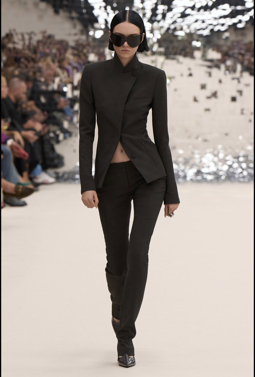 solovyulka's tweet photo. #totalblack 🖤 I love this #fashiontrend adorable 😍 https://t.co/CsaUMphSlb