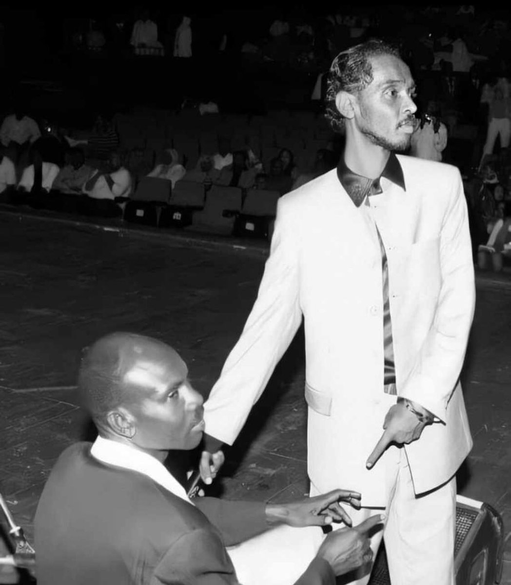 الليلة مَات آخر شُعاع 
شفناهُ من نور الأمل..

17/1/1996
17/1/2013