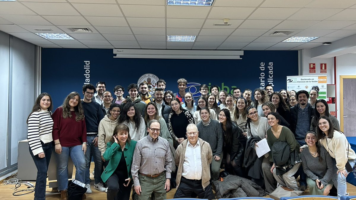 jcpastorj's tweet photo. Hoy seminario especial de Mike Stern. Una referencia mundial en ojo seco y una de las personas que creyó en el @IobaUVa hace mas de 26 años. Nos ha dicho que todo el mundo oftalmologico nos conoce y nos respeta. No está mal que nos lo digan porque yo no logro verlo. Gracias amigo https://t.co/VspgqZOOzX