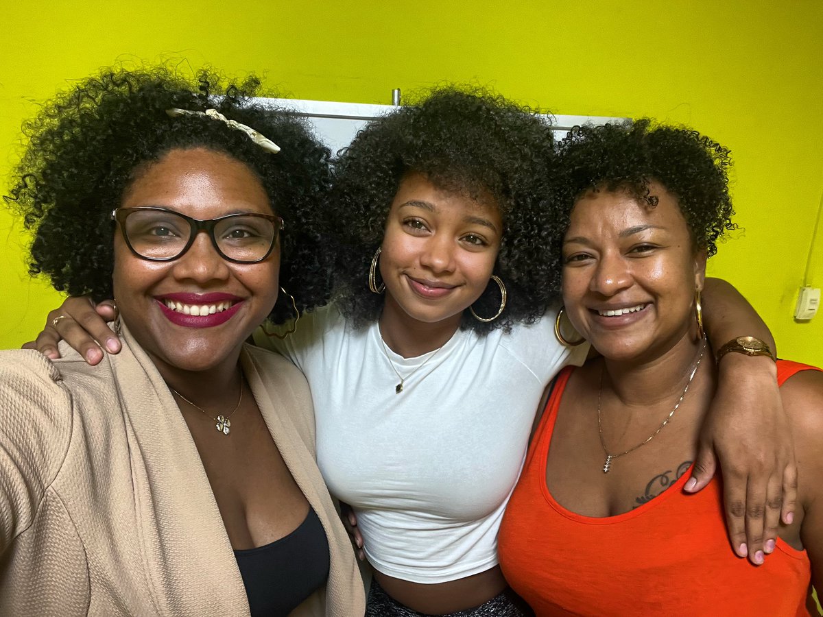 Axelle971's tweet photo. C’était sympa d’avoir eu Tamillia hier soir à #WomenOnToo ! Elle vit désormais à Los Angeles, signée par un label d’anciens collaborateurs de Babyface (screaming !), elle a un bel EP dans les cartons ! Graine de Caribbean Boss Lady à suivre !
#CaribbeanBossLady #RadioShow #SXM https://t.co/yxMoDGzXR2