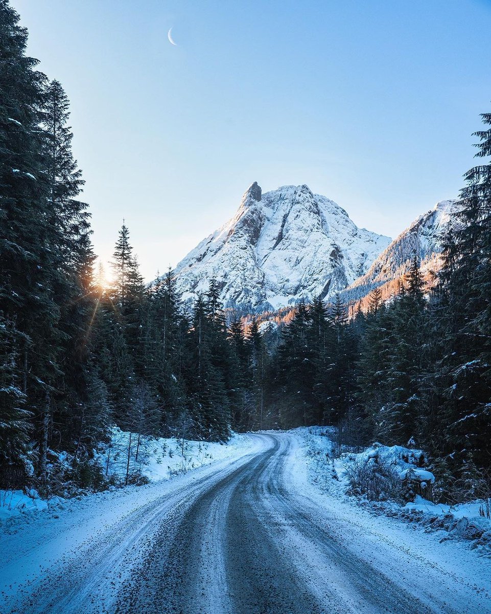 🌨️ Prepare for snow & freezing rain forecasted for many parts of Vancouver Island. Ensure your vehicle is winter-ready & follow tire and chain regulations. Explore our Winter Driving Tips: vancouverisland.travel/2021/12/17/win… 📸 north_island_wild⁠ via Instagram