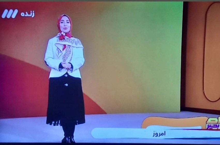 Arash_ramezani1's tweet photo. با همین لباسی که این ملیجکِ صداوسیما پوشیده، هیچ زنی رو به مترو، اماکن عمومی یا دانشگاه راه نمی‌دن. حال‌به‌هم‌زنید. https://t.co/FcLkkgG1Nw