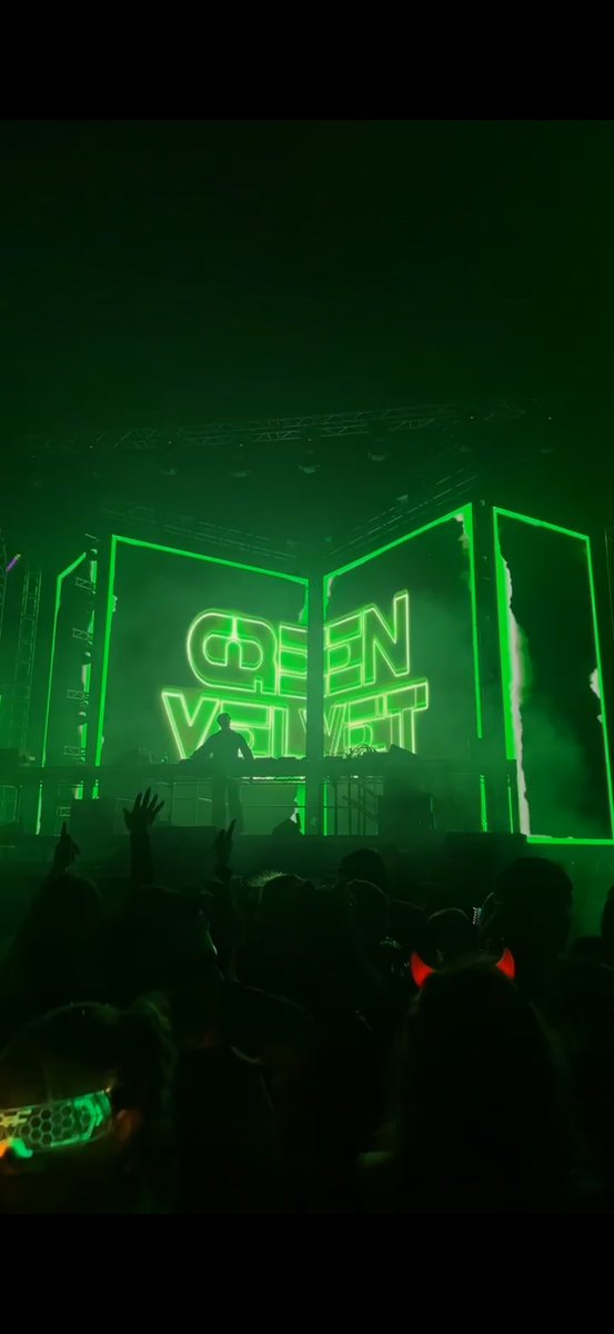 Jaggerk17's tweet photo. I love going to concerts and raves and already have multiple planned for this year!!! :) https://t.co/a6msxkUSze