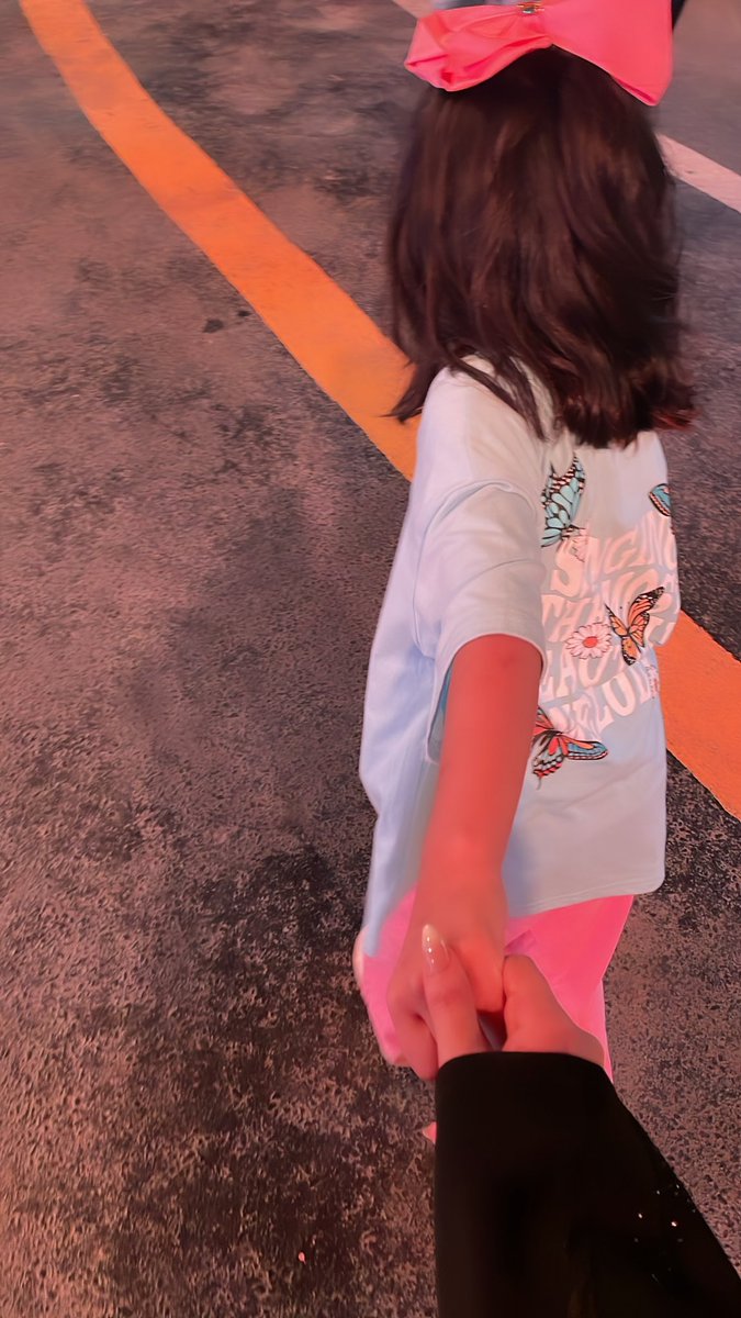 "وأيام قادمةٌ تحتويها أفراح مُتتالية يارب