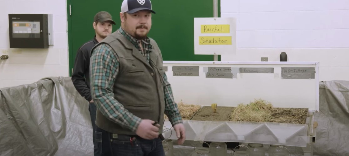 NRCS_NDakota's tweet photo. #ConservationConversation. Have you ever wondered how to start a No-Till Garden? BENEFITS: Reduces #soil evaporation and increases water holding capacity. Learn how in this short video: https://t.co/Xf71u8BawQ https://t.co/4c1uLGTLqH