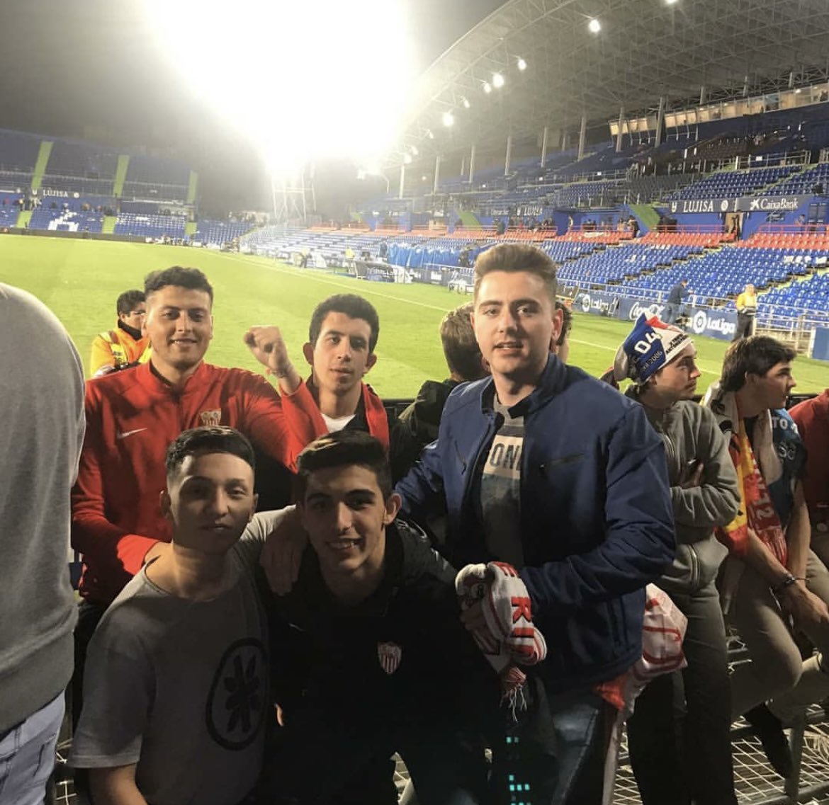 Albertofl_1's tweet photo. 4 años de cada foto y quien lo diría… Eternas gracias a todas la personas que han hecho que pueda vivir algo así. Seguimos trabajando!!! 🔴⚪️ https://t.co/CB7gi9ScvR
