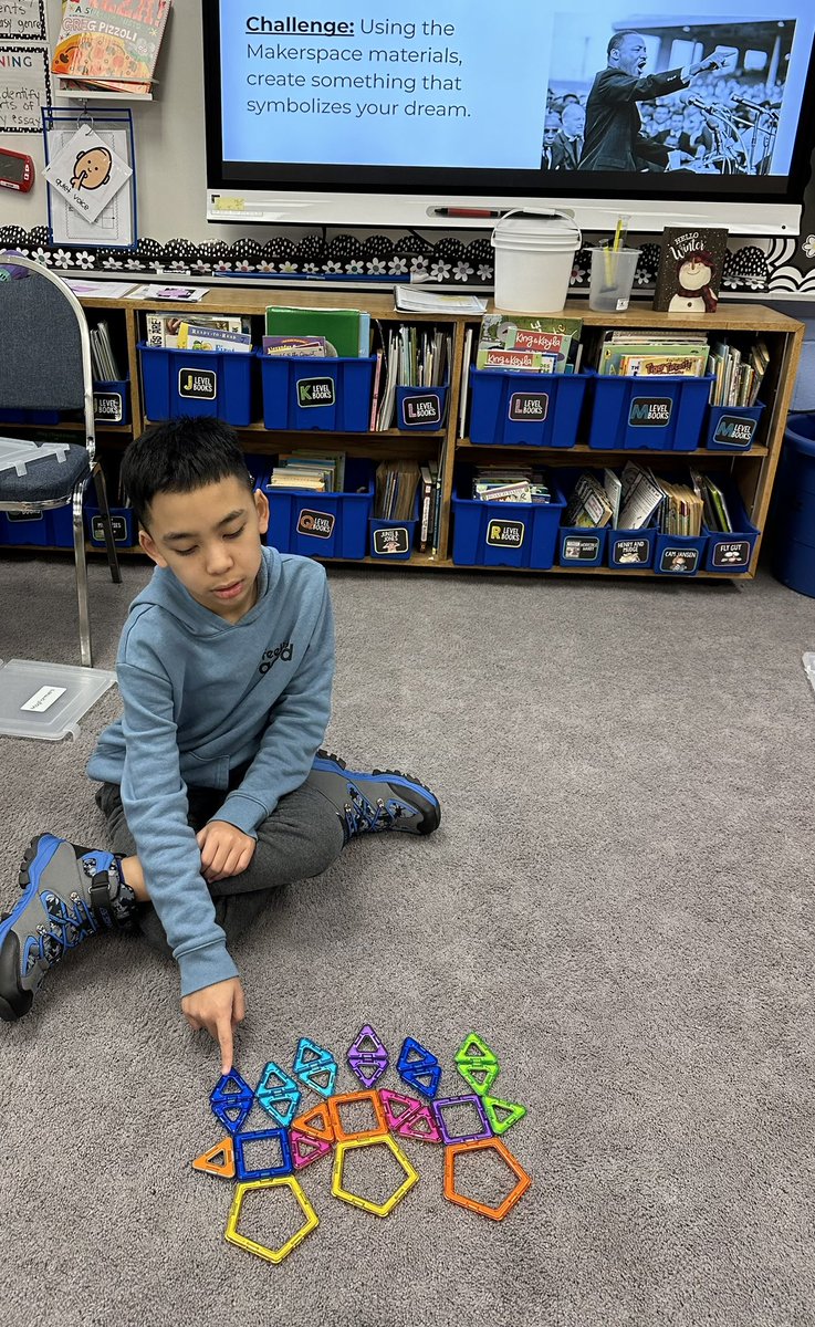 AlexaHorowitz2's tweet photo. Students learned about Martin Luther King Jr. and used materials in our Makerspace to create something that symbolizes their own dreams @SearingtownK5 https://t.co/HJsI9izTWw