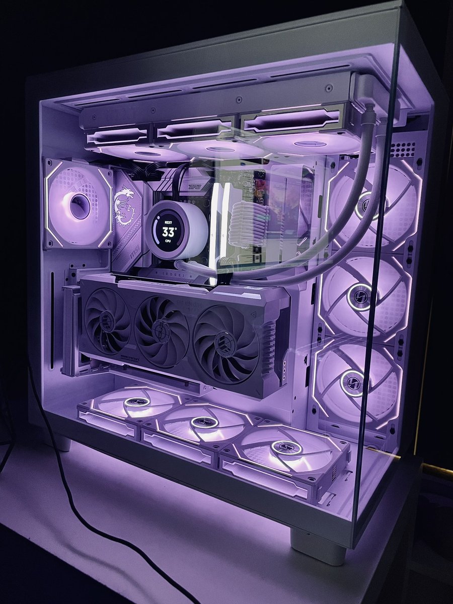 011miwa's tweet photo. My first pc build!! :3 https://t.co/vqvxLYBUVe