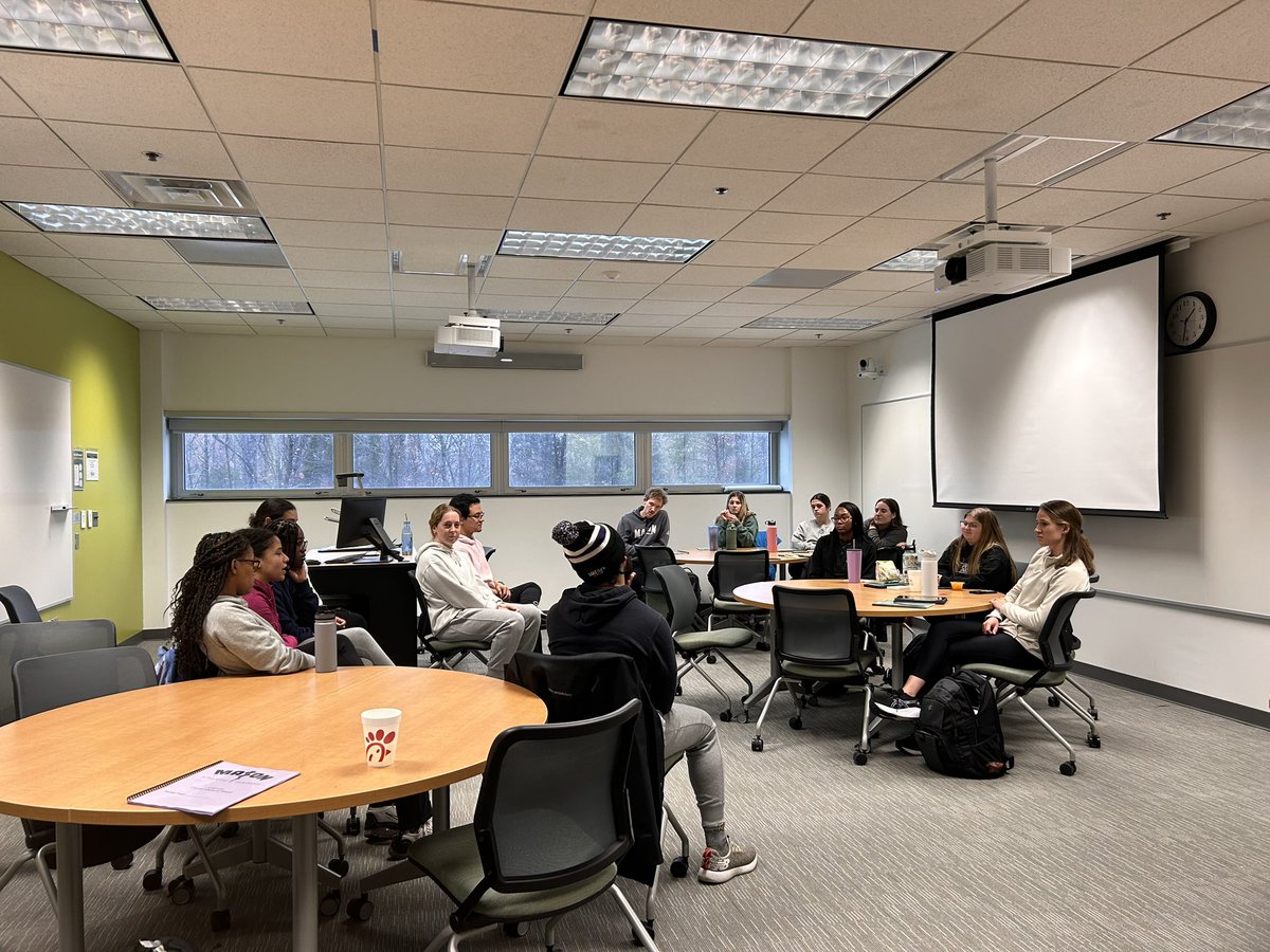 Spring 2024 #MasonMSAT classes are underway. Today, we've had an orthotics workshop, and now the 2nd-year students are imparting wisdom on the 1st-year students who will begin practicum experiences this week. #AthleticTraining #MasonNation #ChooseMason