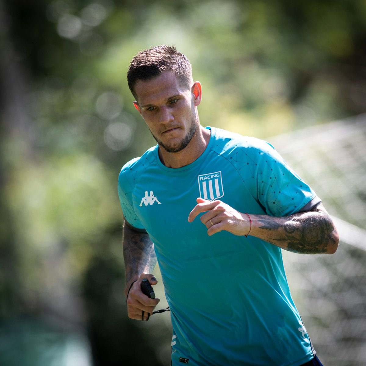 RacingClub's tweet photo. Del Tita y nuevamente vestido de celeste y blanco 🩵

Bruno es de Racing, de Racing de verdad 🤩

#BienvenidoZucu