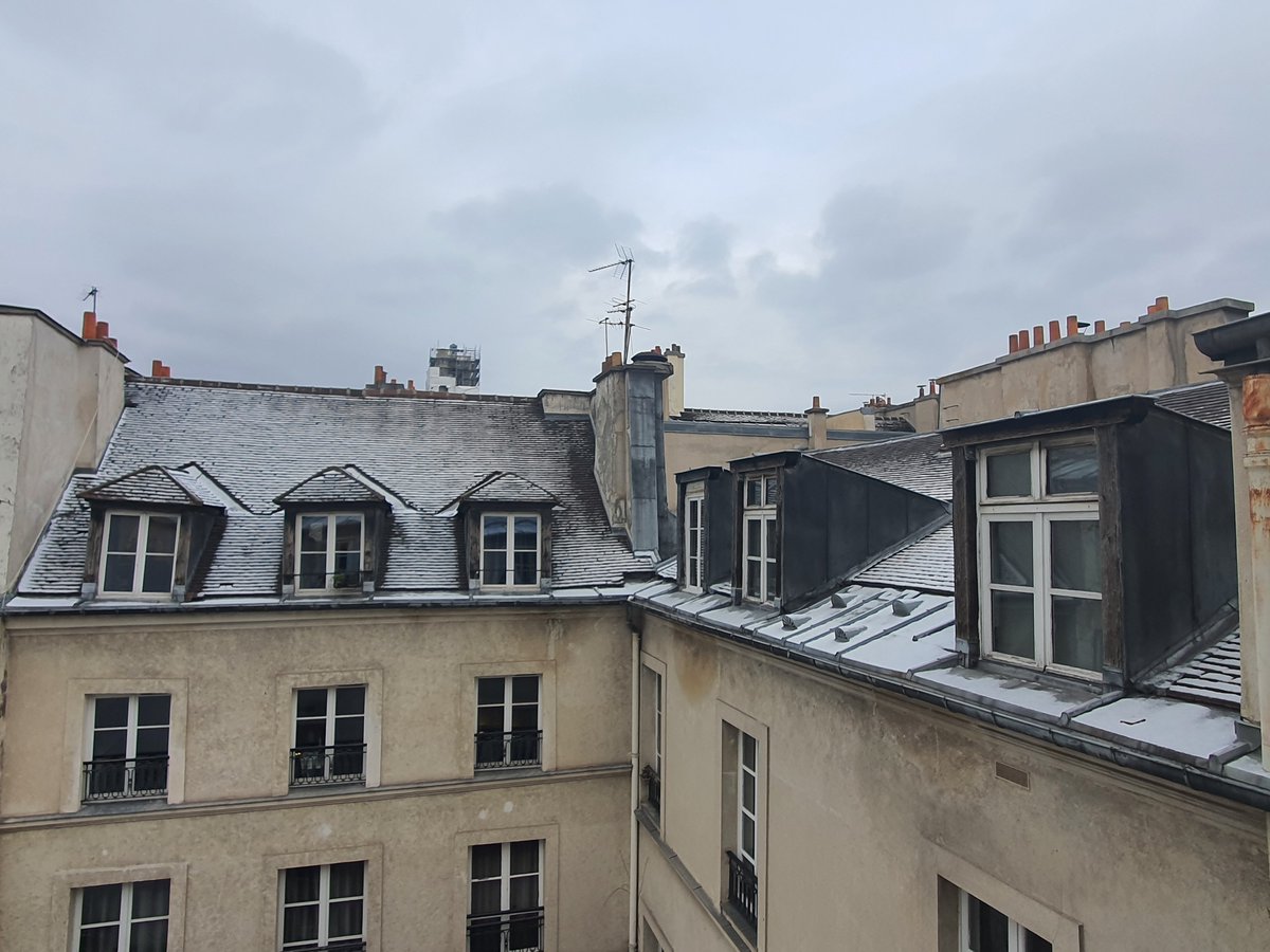 Bit cool here in Paris. A dusting of snow, but not the pasting the Poms are getting.