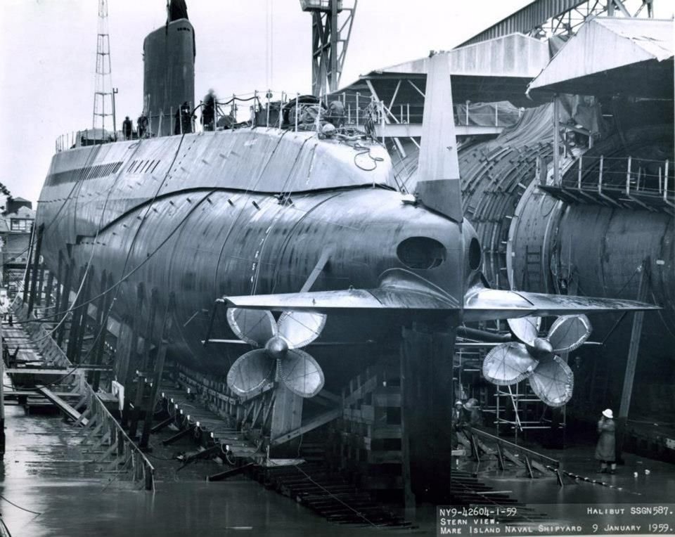 JPR_SSN804's tweet photo. Halibut's Unit awards for among other things
#OperationIvyBells
#OperationSandDollar/#ProjectAzorian/Locating Golf II class SSB #K129
Among others
She was succeed in her "SpecialOps" rolls by
#USSSeawolfSSN575
#USSParcheSSN683
#USSJimmyCarterSSN23
The "ugly duckling" out of water looking hat her props and stern tubes. Halibut has the ass-end of a #USSSkateSSN578 to a slab sided front end. she was powered by the same S3W reactor of the Skates which made her among the slowest nukes in USN service.
Diagram image of Halibut's SSGN/SSN configurations HT to H I Sutton @CovertShores H I does much good work in naval technology research and great graphics designer to turn out these wonderful images