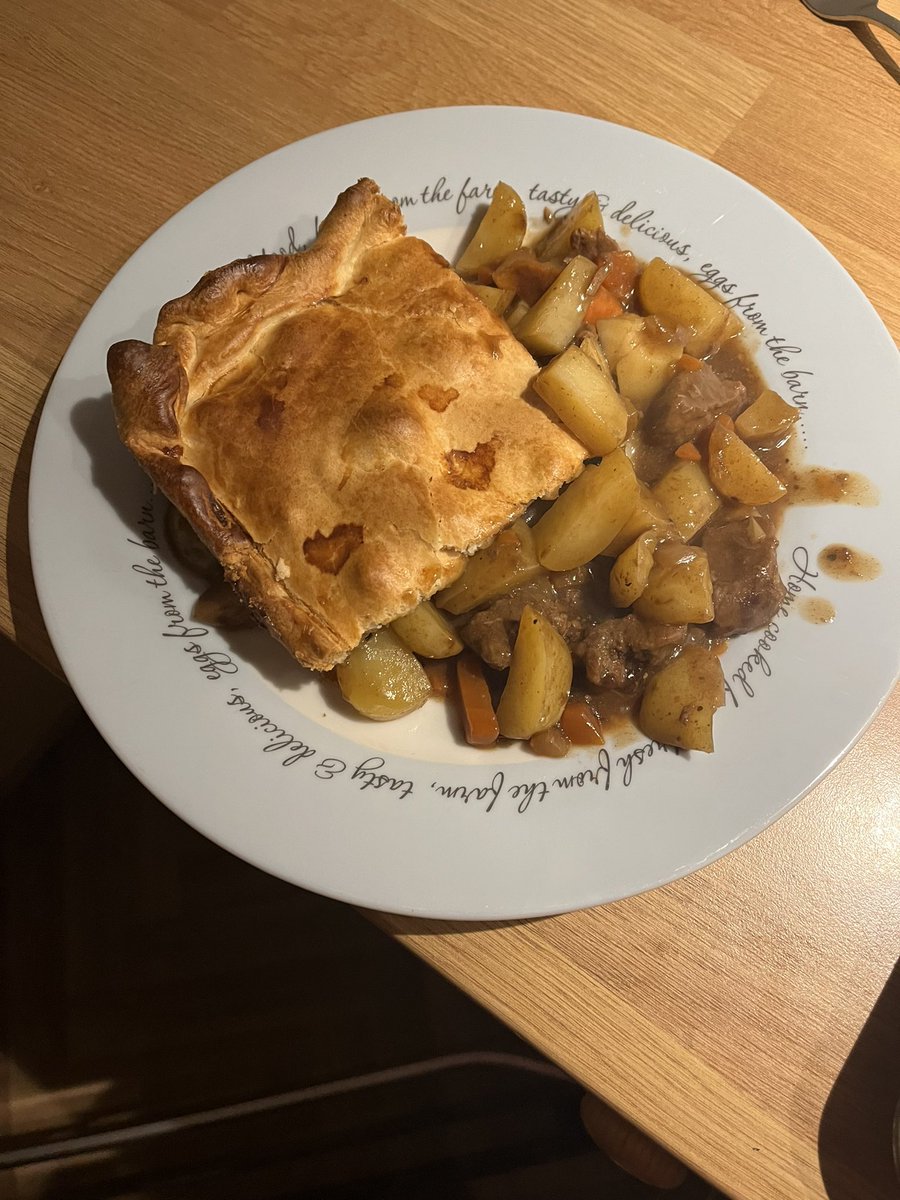 mooramana's tweet photo. It’s that sort of weather that inspires you to cook! Homemade meat &amp; potato pie to be followed later by apple turnover &amp; custard! Rubbish at cooking for one but enough for next 2 days too https://t.co/n61QjKx0jX