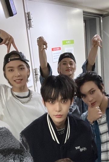 jayzoe_'s tweet photo. @faraaahuang sorry for cropping other members🥹 https://t.co/jHRlQaYqyL