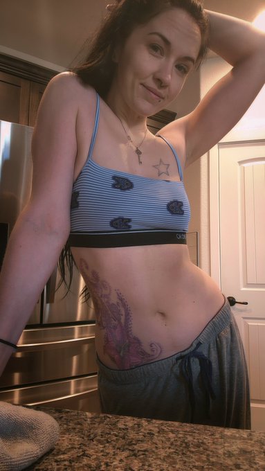 Ask me anything and I'll send you the naked version 😉 https://t.co/r5AxpOoIzb