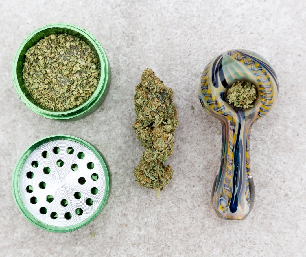 toqueyrol420's tweet photo. Unos pipazos para el medio día… casi son las 12:00 y nosotros somos bien puntuales! … #ToqueYRol420… flores patrocinadas por #ElLujoso.!!
—
#smokeweed #cannabismexico #marihuanamexico #pipe #grinder #cogollo @el_lujoso https://t.co/MBYKTdYo1I